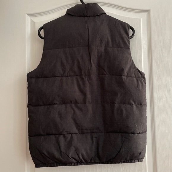 NWOT Abercrombie Kids Puffy Vest. Grey. Size 15/16. - Picture 14 of 17